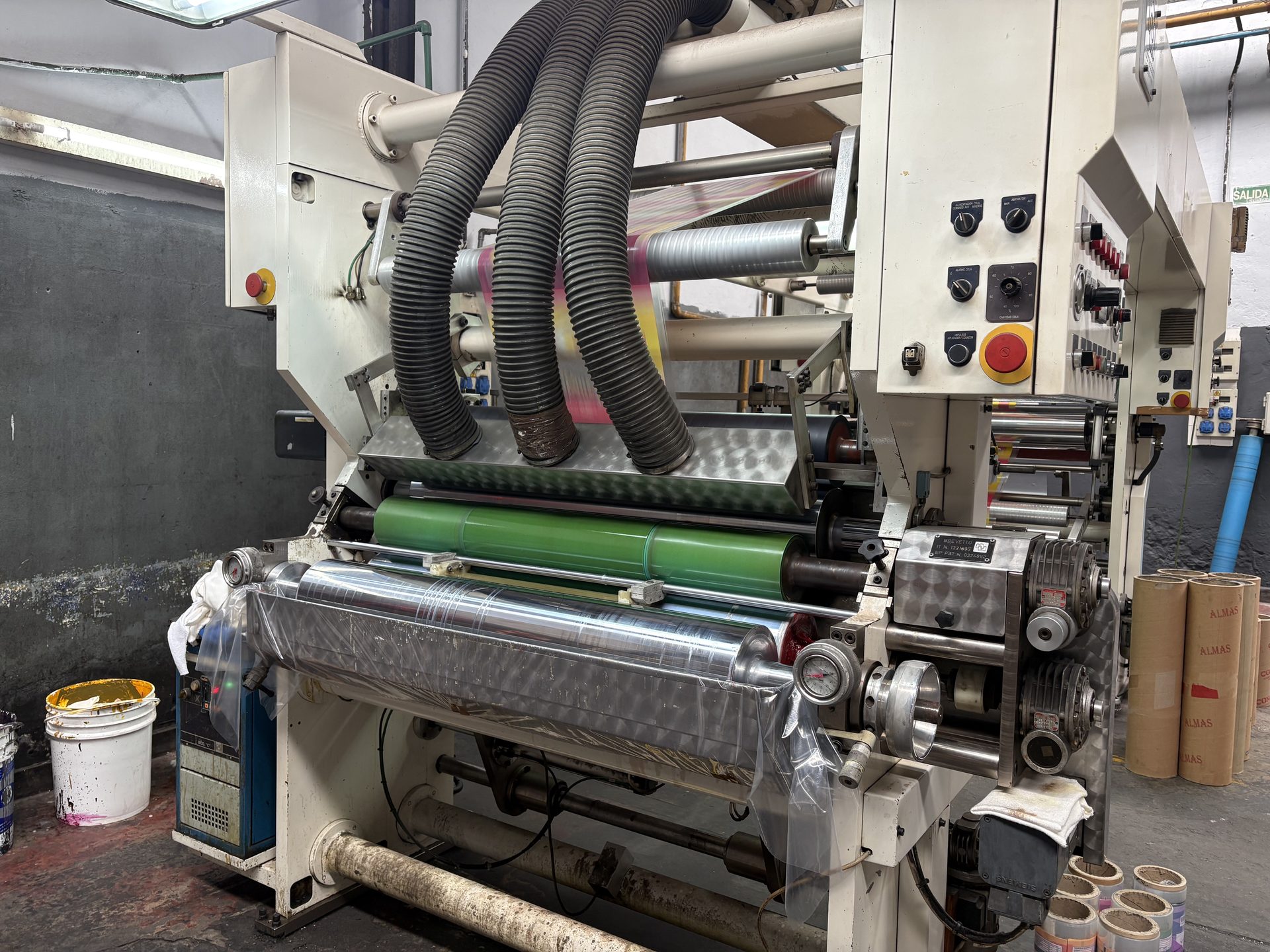 Laminadora solventless en planta